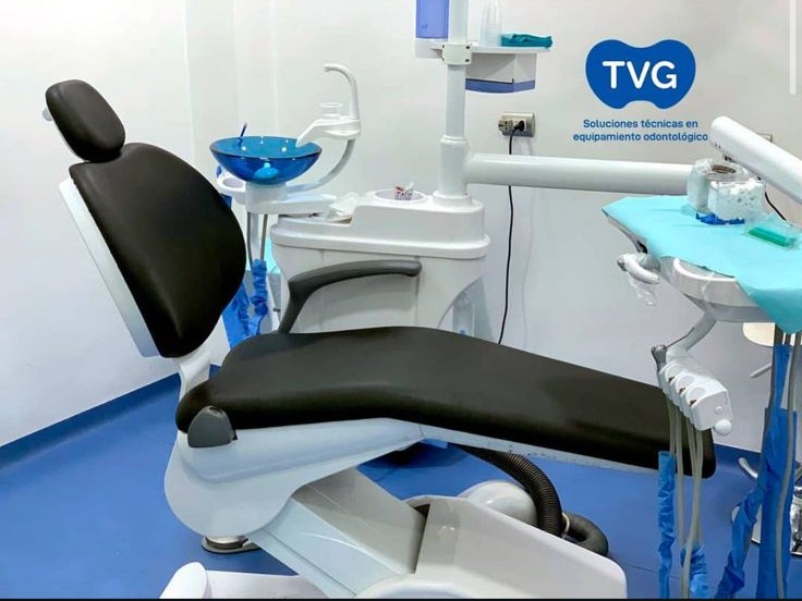Sillón dental negro, Clínica Oye Dental Huérfanos